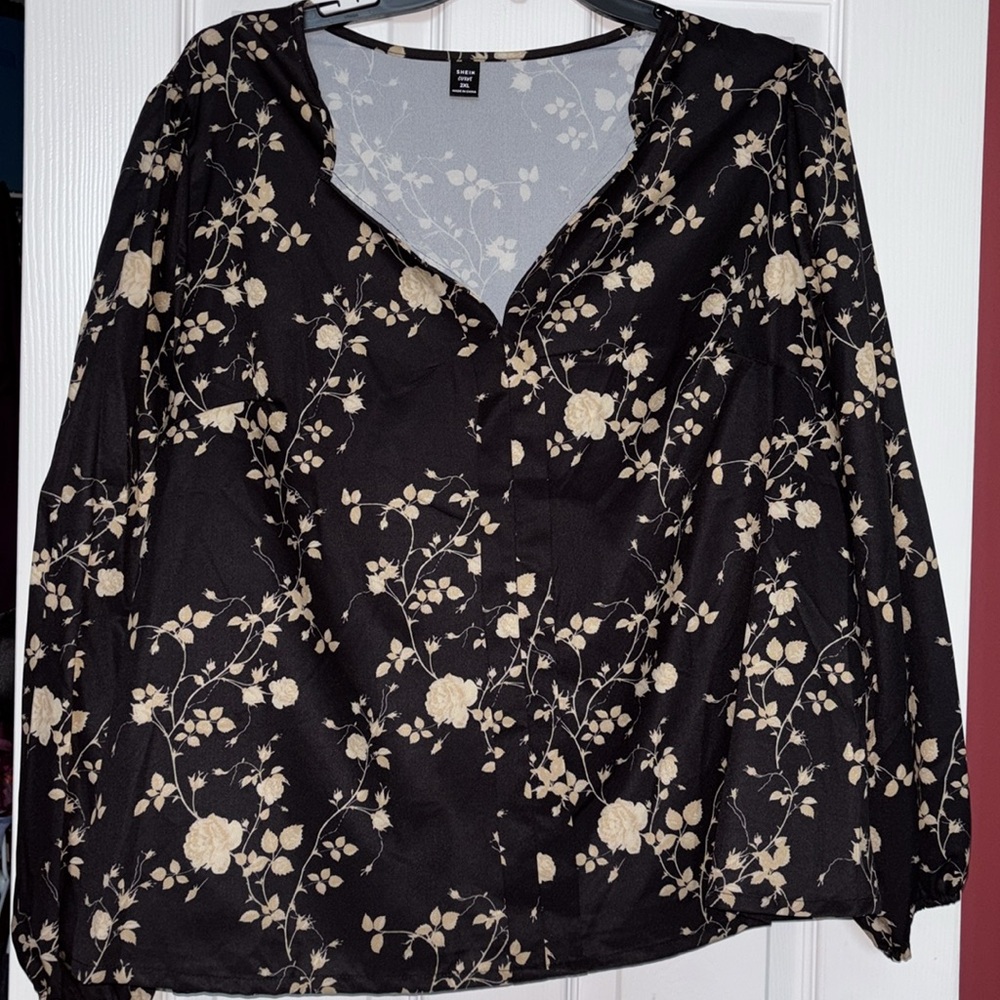 NWOT SHEIN Curve Black and Cream Floral Blouse 2xl